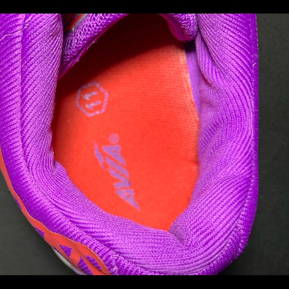 Gently used Avia running shoe - Picture 4 of 5